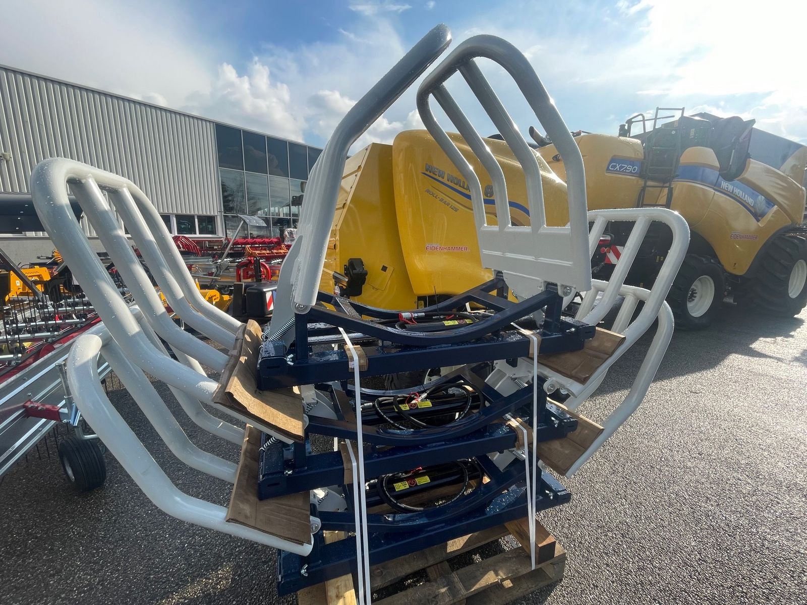 Ladeschaufel des Typs Sonstige Ballenzange, Neumaschine in Burgkirchen (Bild 2)