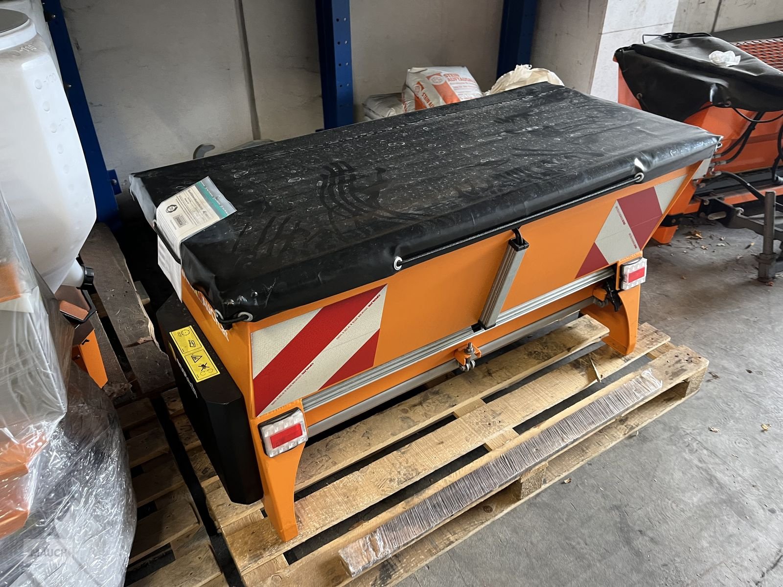 Ladeschaufel des Typs Sonstige Eco Walzenstreuer XHA300 mit Dreipunkt, Gebrauchtmaschine in Burgkirchen (Bild 4)