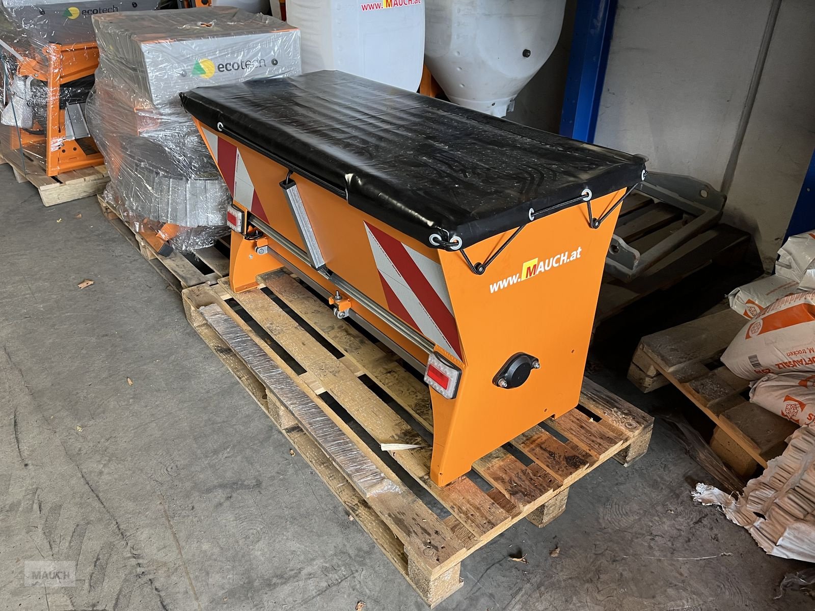 Ladeschaufel des Typs Sonstige Eco Walzenstreuer XHA300 mit Dreipunkt, Gebrauchtmaschine in Burgkirchen (Bild 2)