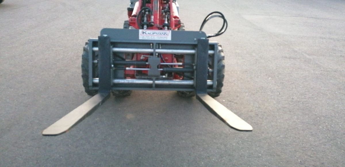 Ladeschaufel des Typs Sonstige Hydraulische Palettengabel, Neumaschine in NATTERNBACH (Bild 3)