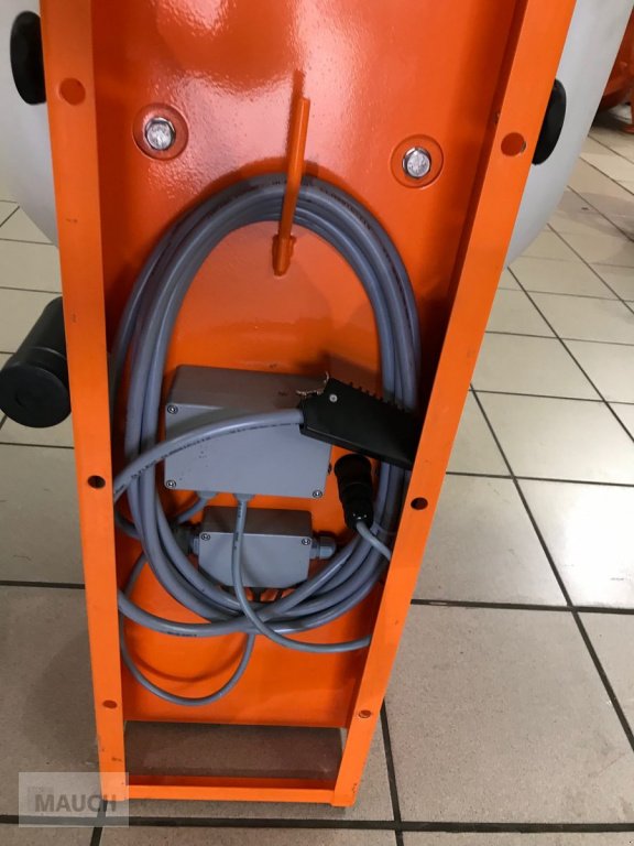 Ladeschaufel des Typs Sonstige Lehner Salzstreuer 110l / 170l, Neumaschine in Burgkirchen (Bild 5)