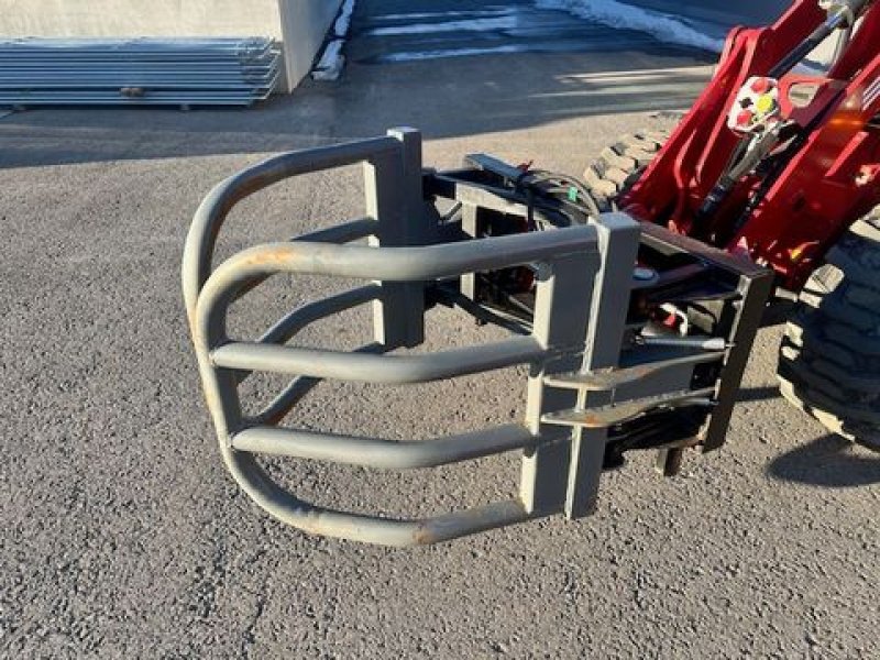 Ladeschaufel Türe ait Sonstige Rundballenzange hydraulisch Euro, gebraucht, Gebrauchtmaschine içinde Tamsweg (resim 1)