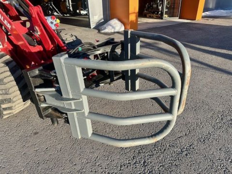 Ladeschaufel Türe ait Sonstige Rundballenzange hydraulisch Euro, gebraucht, Gebrauchtmaschine içinde Tamsweg (resim 2)