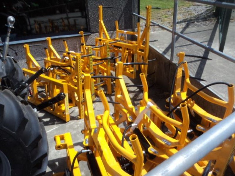 Ladeschaufel typu ZAGRODA PINCE A PAILLE et ENRUBANNAGE, Gebrauchtmaschine v MOULLE (Obrázek 8)