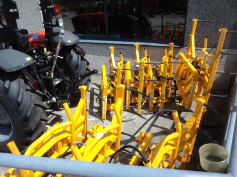 Ladeschaufel typu ZAGRODA PINCE A PAILLE et ENRUBANNAGE, Gebrauchtmaschine v MOULLE (Obrázek 7)