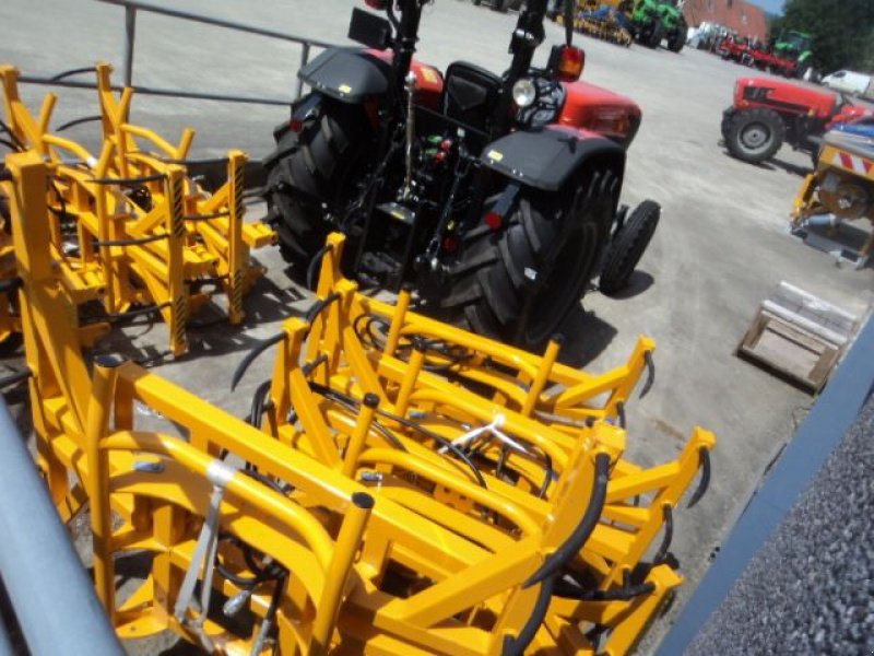 Ladeschaufel typu ZAGRODA PINCE A PAILLE et ENRUBANNAGE, Gebrauchtmaschine v MOULLE (Obrázek 10)