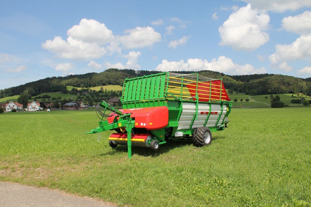 Ladewagen of the type Agrar Schneider TL30L5, Neumaschine in Balterswil (Picture 1)