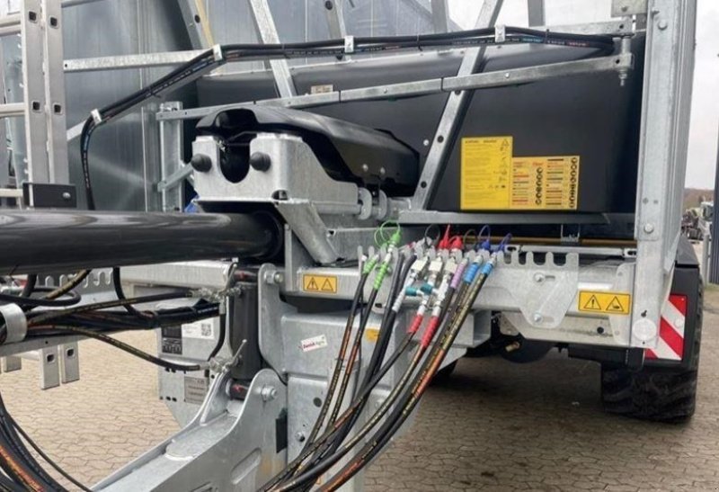 Ladewagen Türe ait Fliegl ASW 281 TAURUS FOX Tandem Bogie, Gebrauchtmaschine içinde Brønderslev (resim 4)