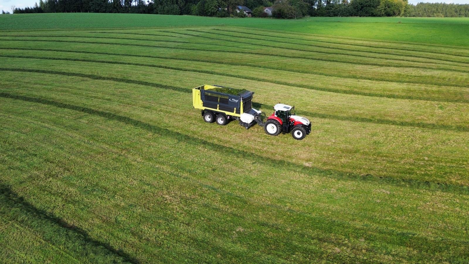 Ladewagen Türe ait Fliegl Cargos 8400, Gebrauchtmaschine içinde Eching (resim 5)