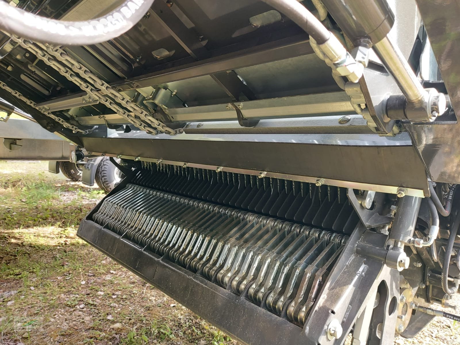 Ladewagen des Typs Fliegl Cargos 8500 Tridem, Neumaschine in Pegnitz-Bronn (Bild 10)