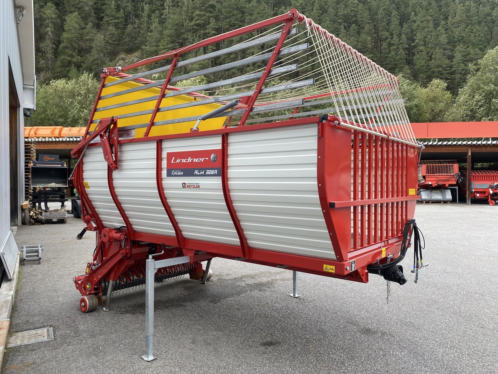 Ladewagen des Typs Gruber ALW 328 R, Gebrauchtmaschine in Ried im Oberinntal (Bild 2)