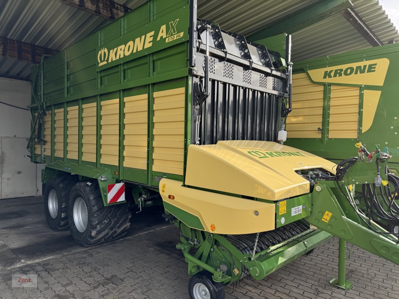 Ladewagen des Typs Krone AX 310 HL, Neumaschine in Gars (Bild 1)