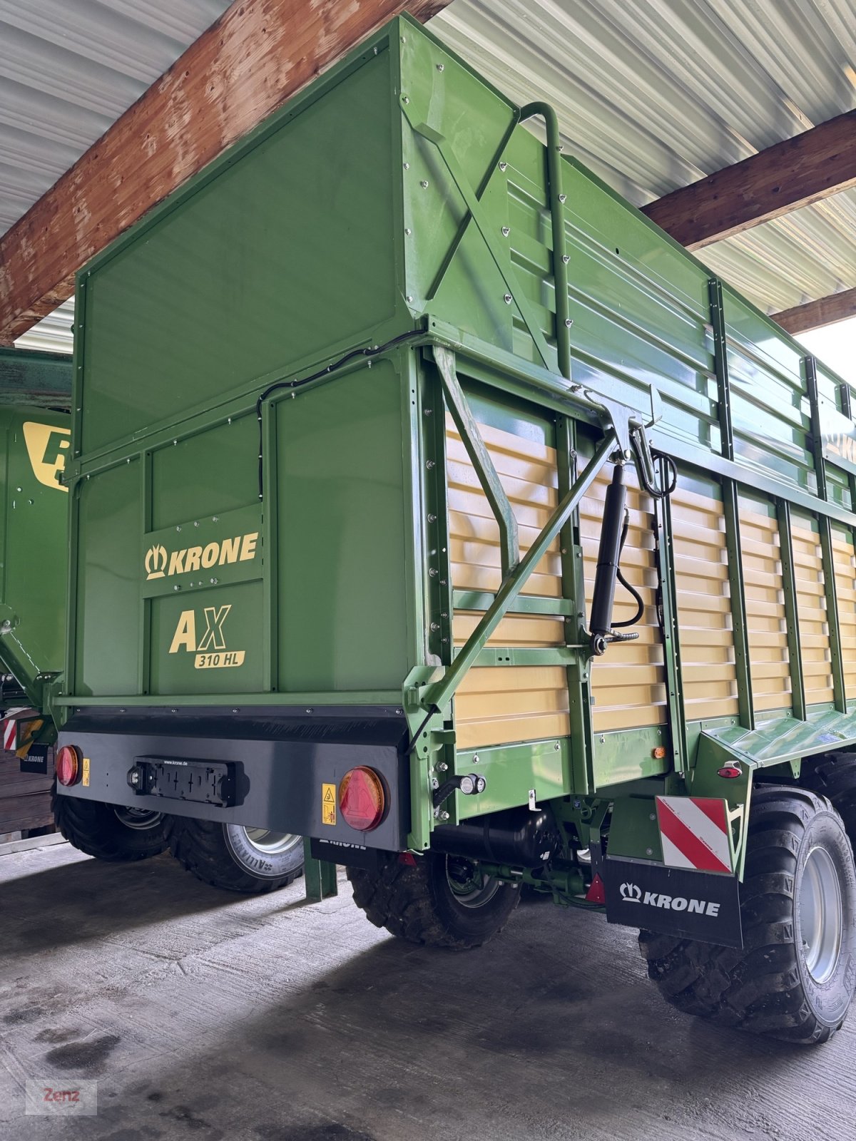 Ladewagen des Typs Krone AX 310 HL, Neumaschine in Gars (Bild 3)