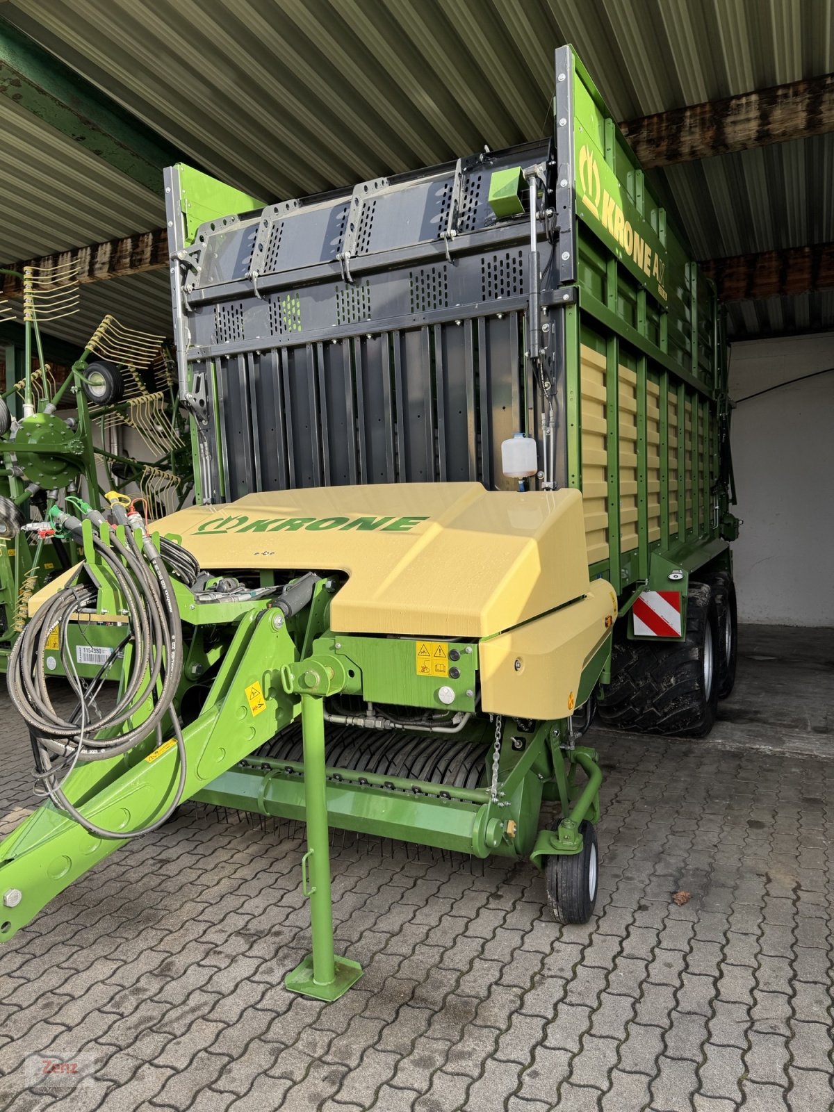 Ladewagen des Typs Krone AX 310 HL, Neumaschine in Gars (Bild 4)