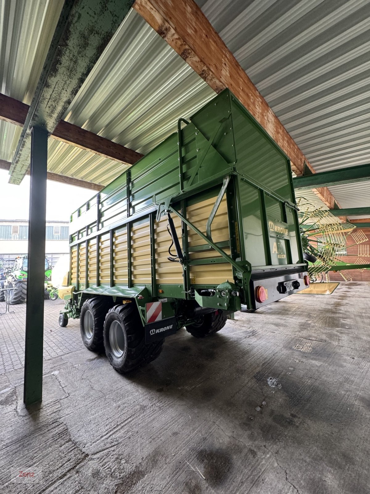Ladewagen des Typs Krone AX 310 HL, Neumaschine in Gars (Bild 8)