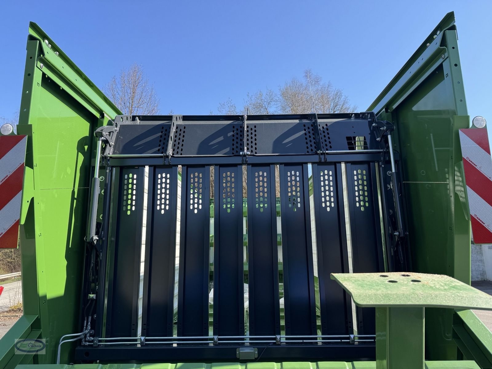 Ladewagen of the type Krone RX 330 GD, Neumaschine in Münzkirchen (Picture 18)