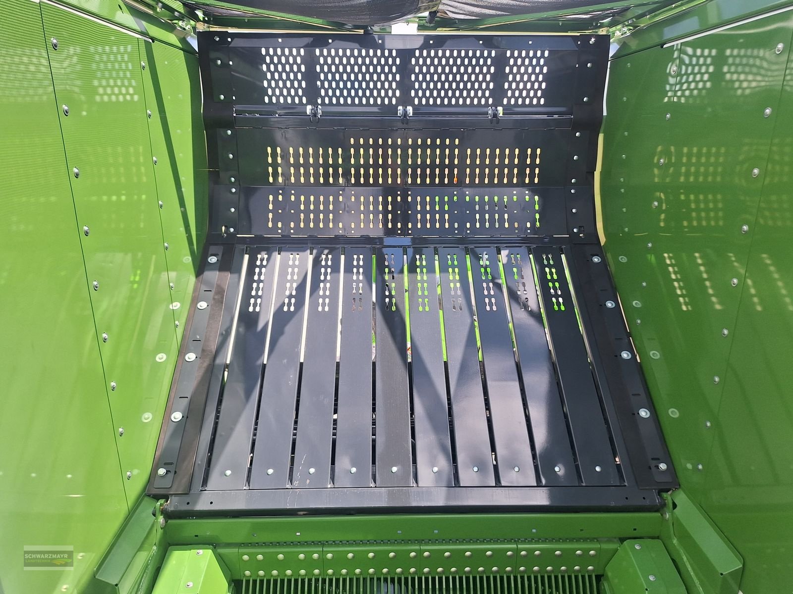 Ladewagen of the type Krone RX 370 GD Kurzschn., Neumaschine in Gampern (Picture 27)