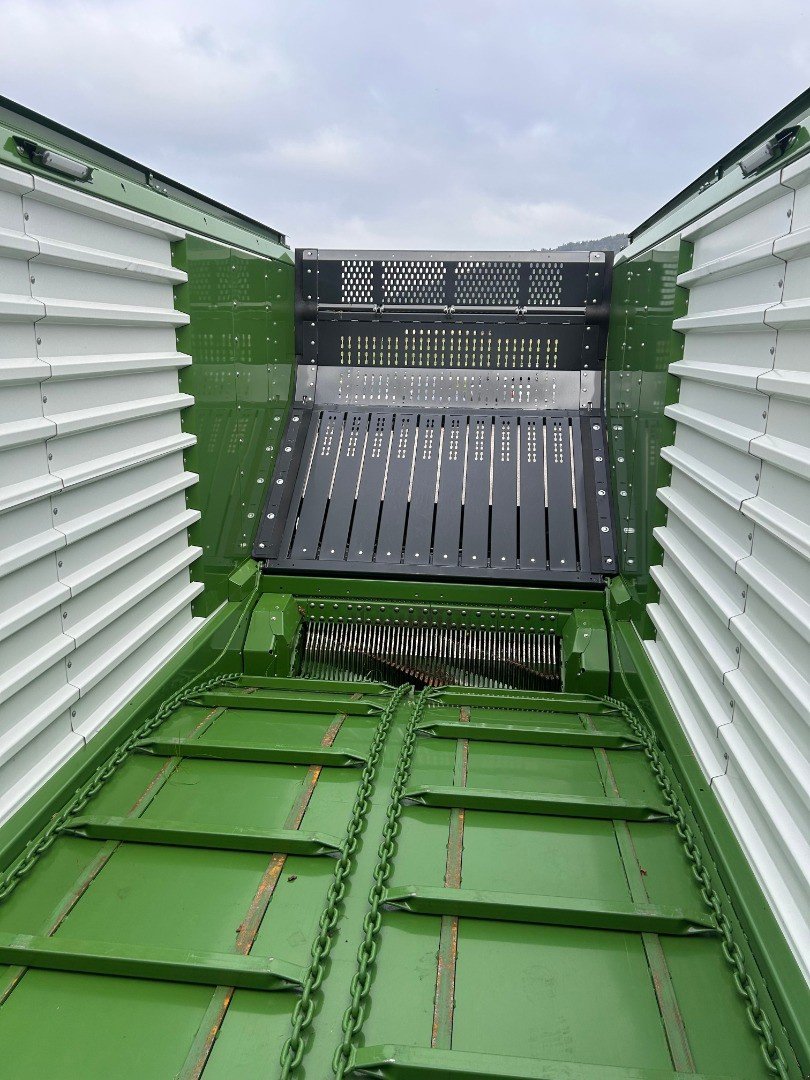 Ladewagen des Typs Krone RX370GD, Ausstellungsmaschine in Balterswil (Bild 4)