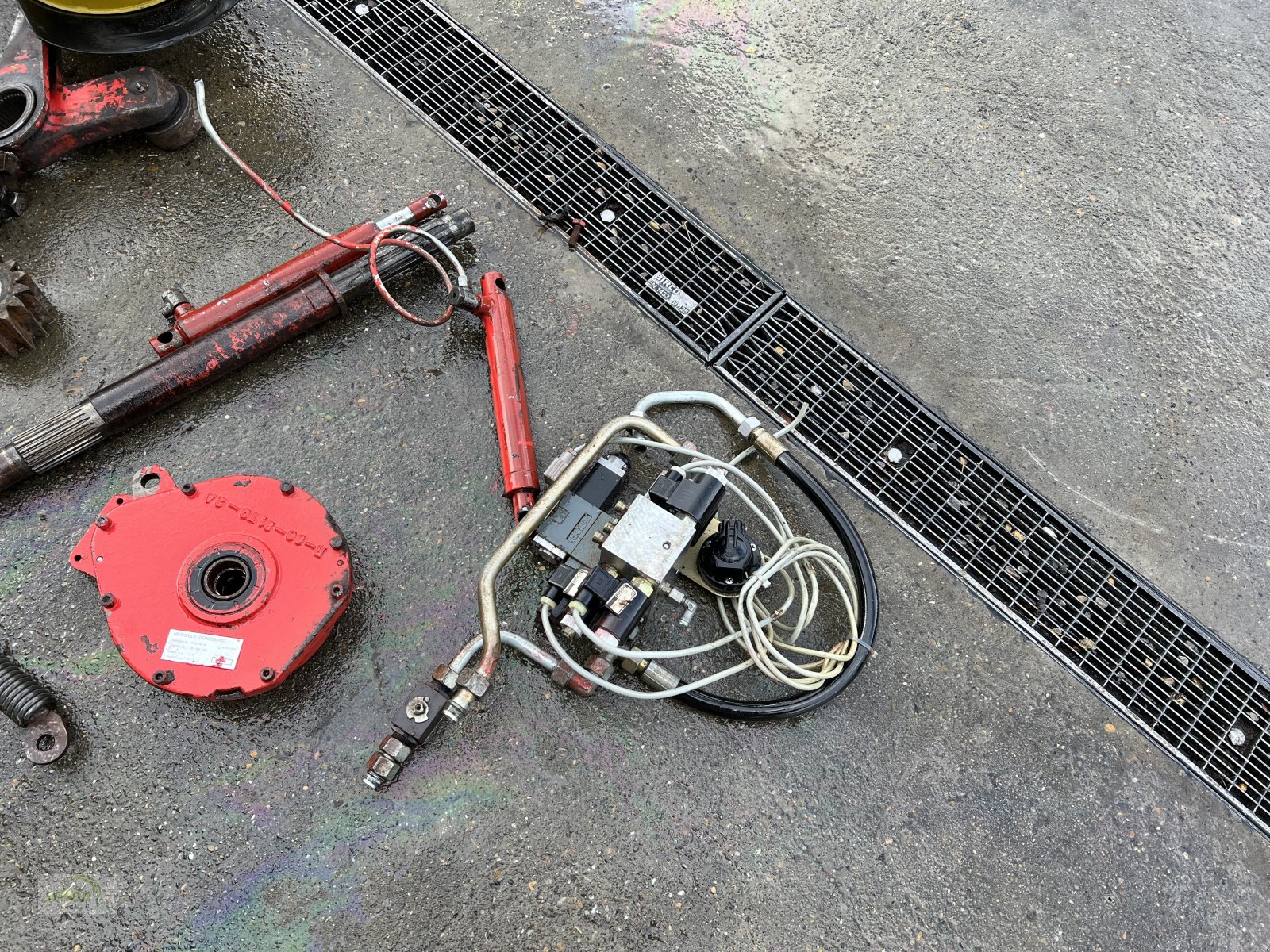 Ladewagen typu Mengele Teile, Hauptgetriebe, Getriebe für Ölmotor, Wellen, Knickfedern, Magnetventile, Steuerblock, Gebrauchtmaschine v Burgrieden (Obrázek 2)