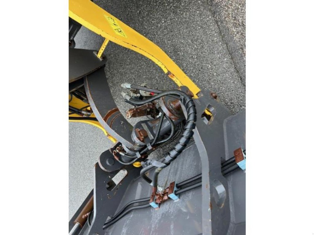 Ladewagen van het type New Holland W80C, Gebrauchtmaschine in JOSSELIN (Foto 8)