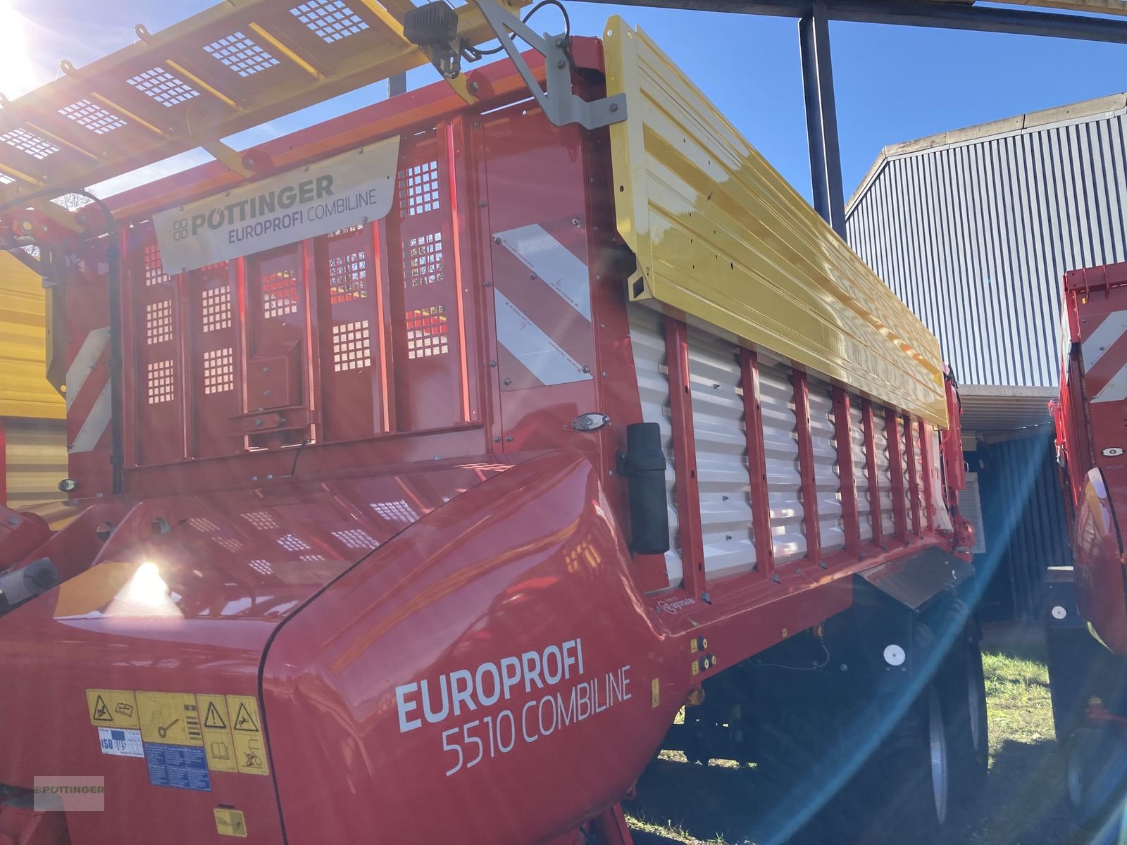 Ladewagen des Typs Pöttinger EUROPROFI 5510 D, Neumaschine in Grieskirchen (Bild 3)