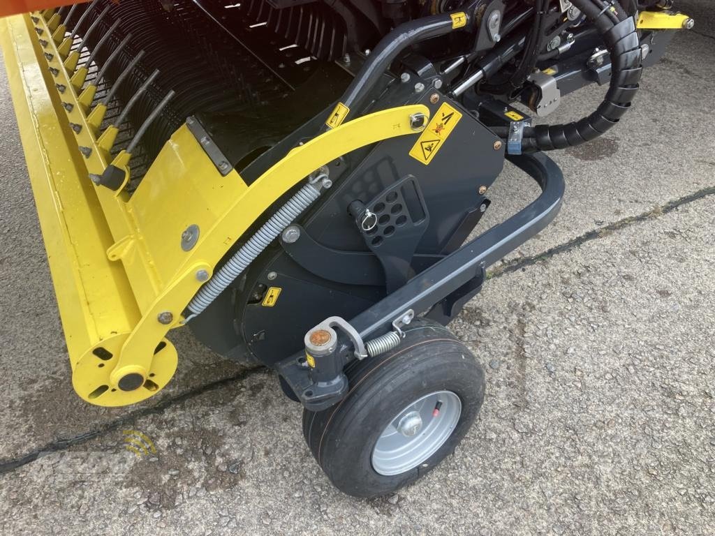 Ladewagen des Typs Pöttinger JUMBO 7380 DB, Neumaschine in Lütjenburg (Bild 31)