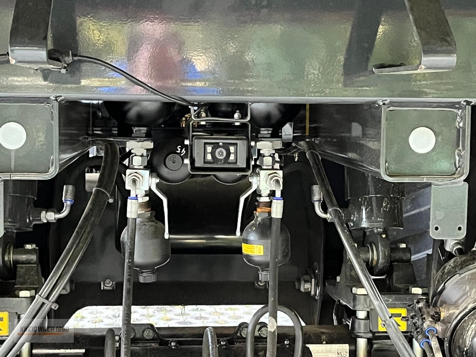 Ladewagen des Typs Pöttinger Jumbo 8400, Neumaschine in Altenfelden (Bild 2)