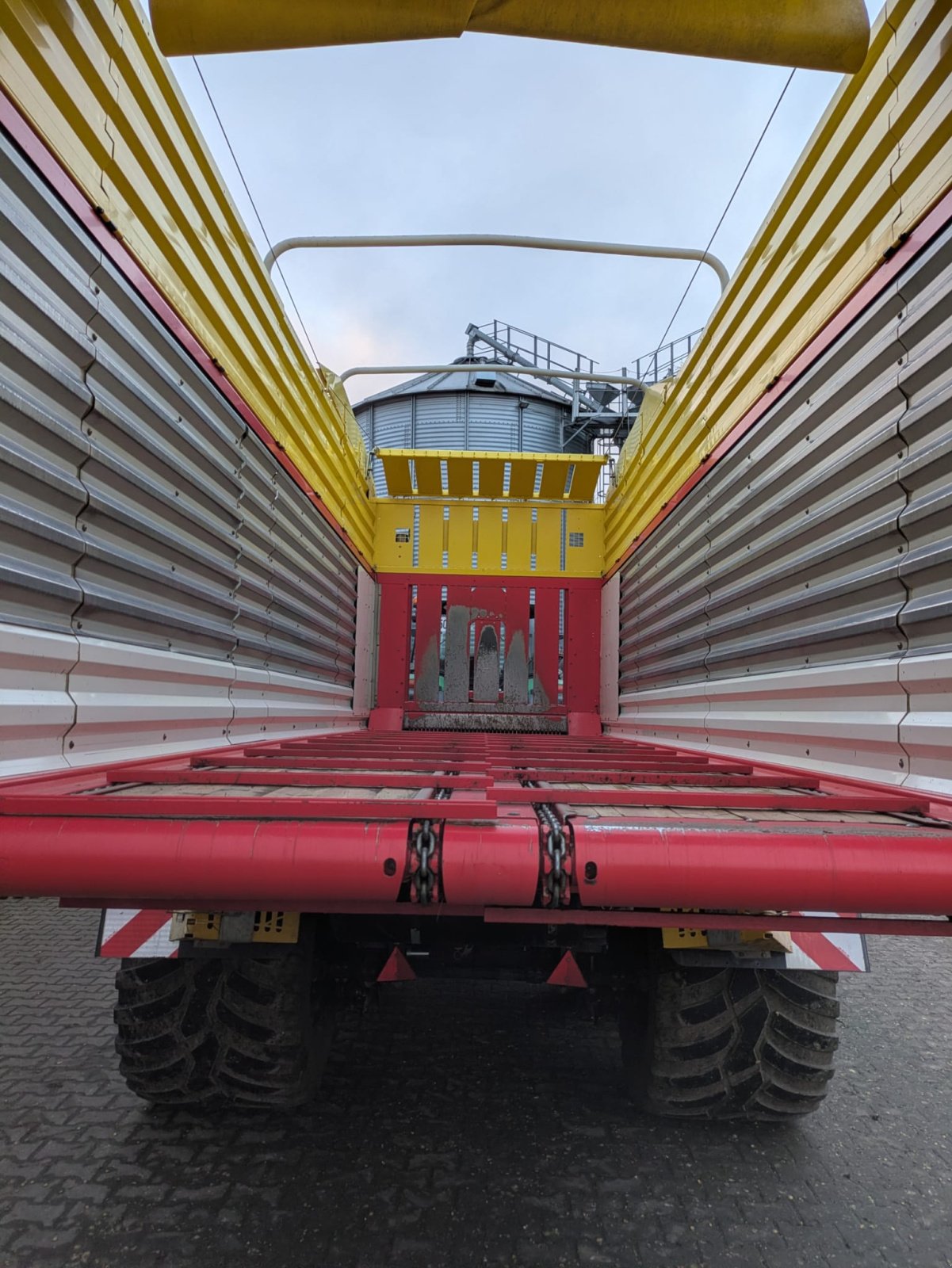 Ladewagen des Typs Pöttinger Torro 5700 L, Gebrauchtmaschine in Igensdorf (Bild 8)