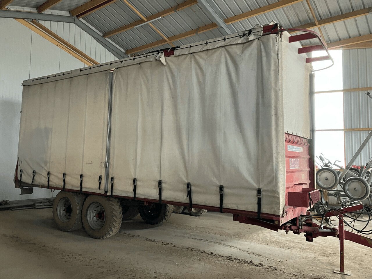 Ladewagen des Typs Sonstige REMORQUE BACHEE+TAPIS GOURMELO, Gebrauchtmaschine in PLOUIGNEAU (Bild 1)