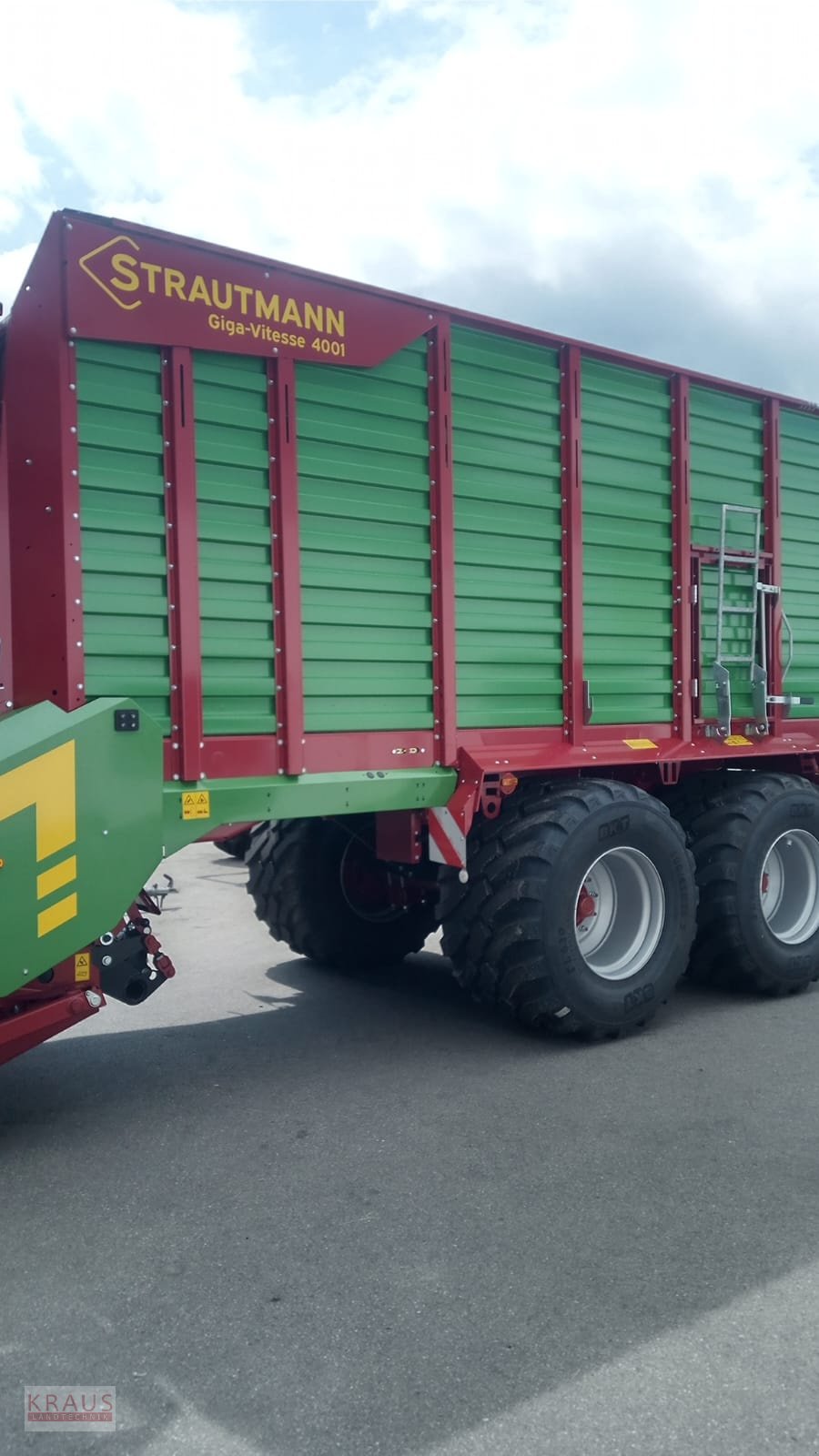 Ladewagen des Typs Strautmann Giga-Vitesse 4001, Neumaschine in Geiersthal (Bild 1)