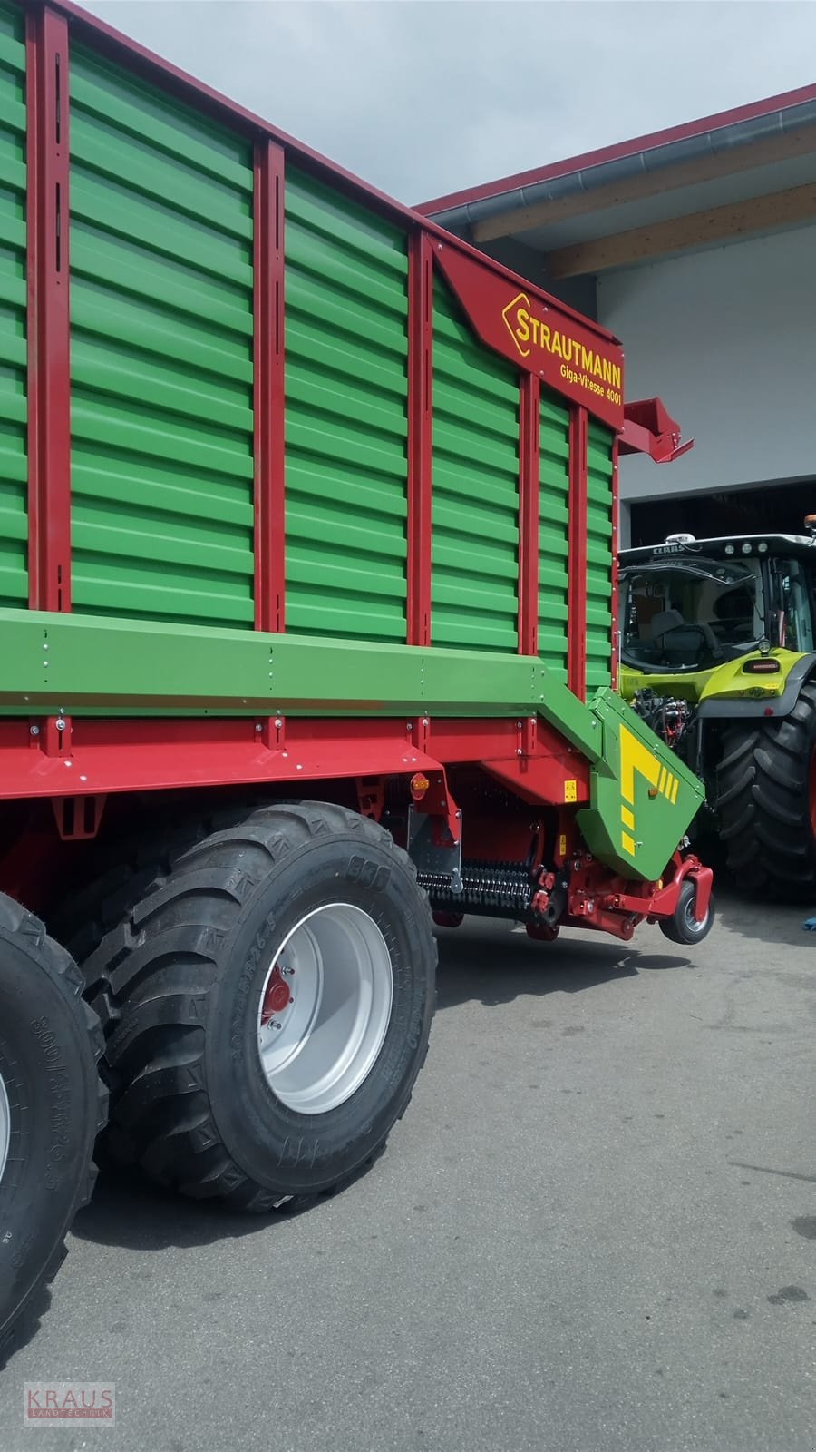 Ladewagen des Typs Strautmann Giga-Vitesse 4001, Neumaschine in Geiersthal (Bild 4)
