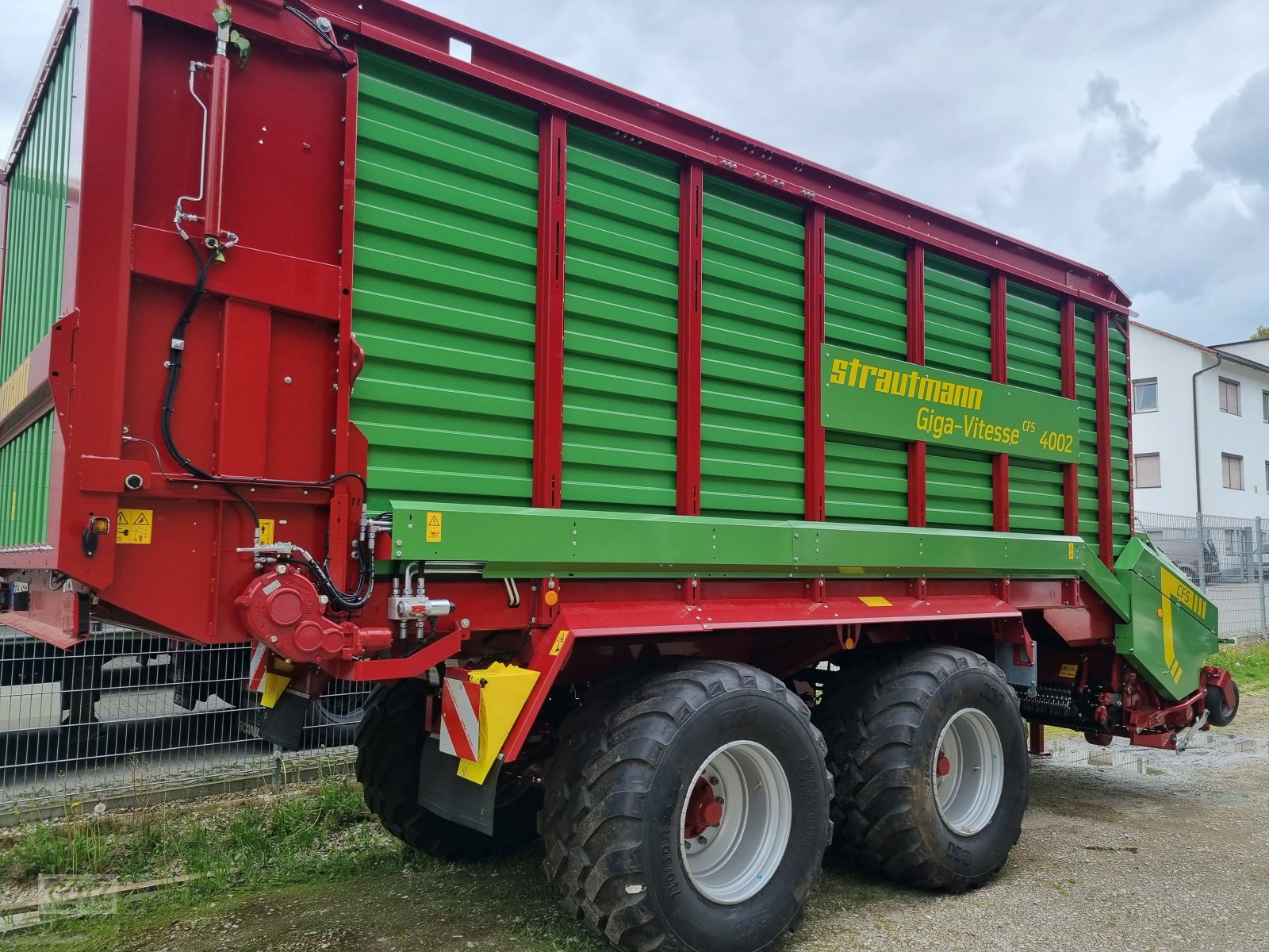 Ladewagen des Typs Strautmann Giga Vitesse 4002, Neumaschine in Schwabach Wolkersdorf (Bild 2)