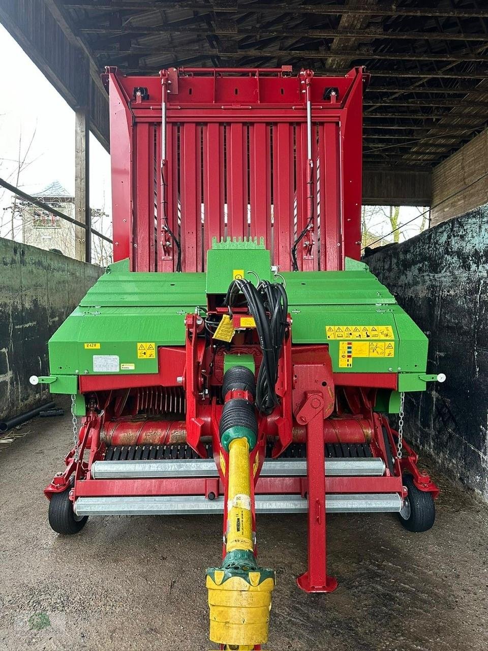 Ladewagen des Typs Strautmann Giga-Vitesse CFS 4002, Neumaschine in Münchberg (Bild 2)