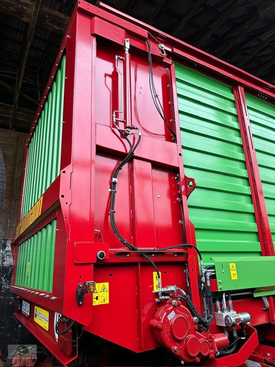 Ladewagen des Typs Strautmann Giga-Vitesse CFS 4002, Neumaschine in Münchberg (Bild 4)