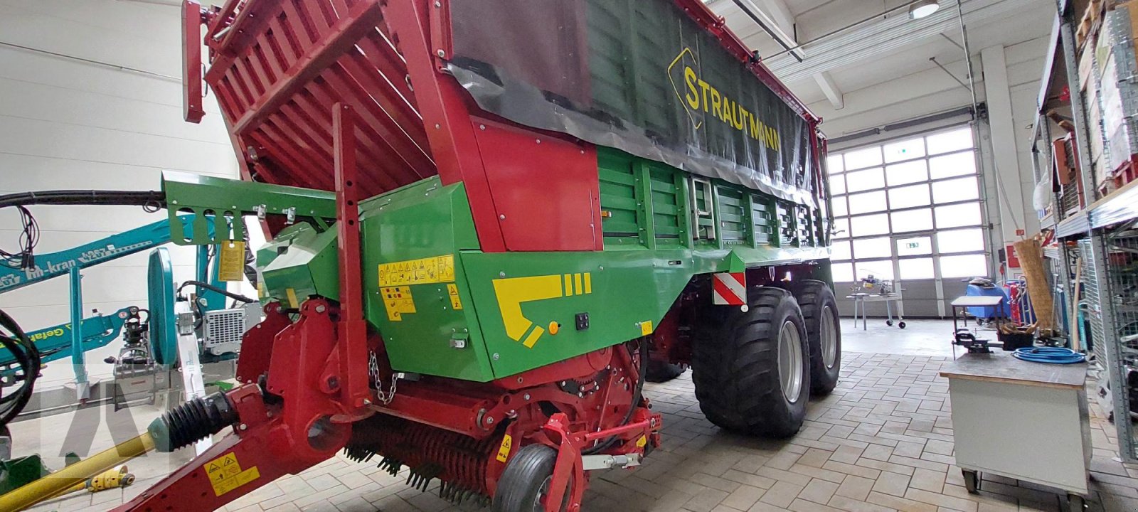 Ladewagen от тип Strautmann Magnon CFS 10-430, Neumaschine в Schwabmünchen (Снимка 3)