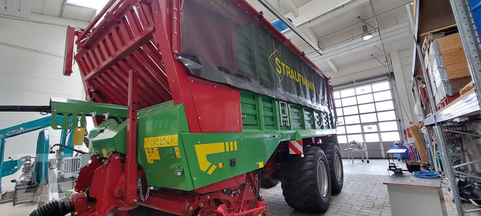 Ladewagen des Typs Strautmann Magnon CFS 470, Neumaschine in Schwabmünchen (Bild 2)