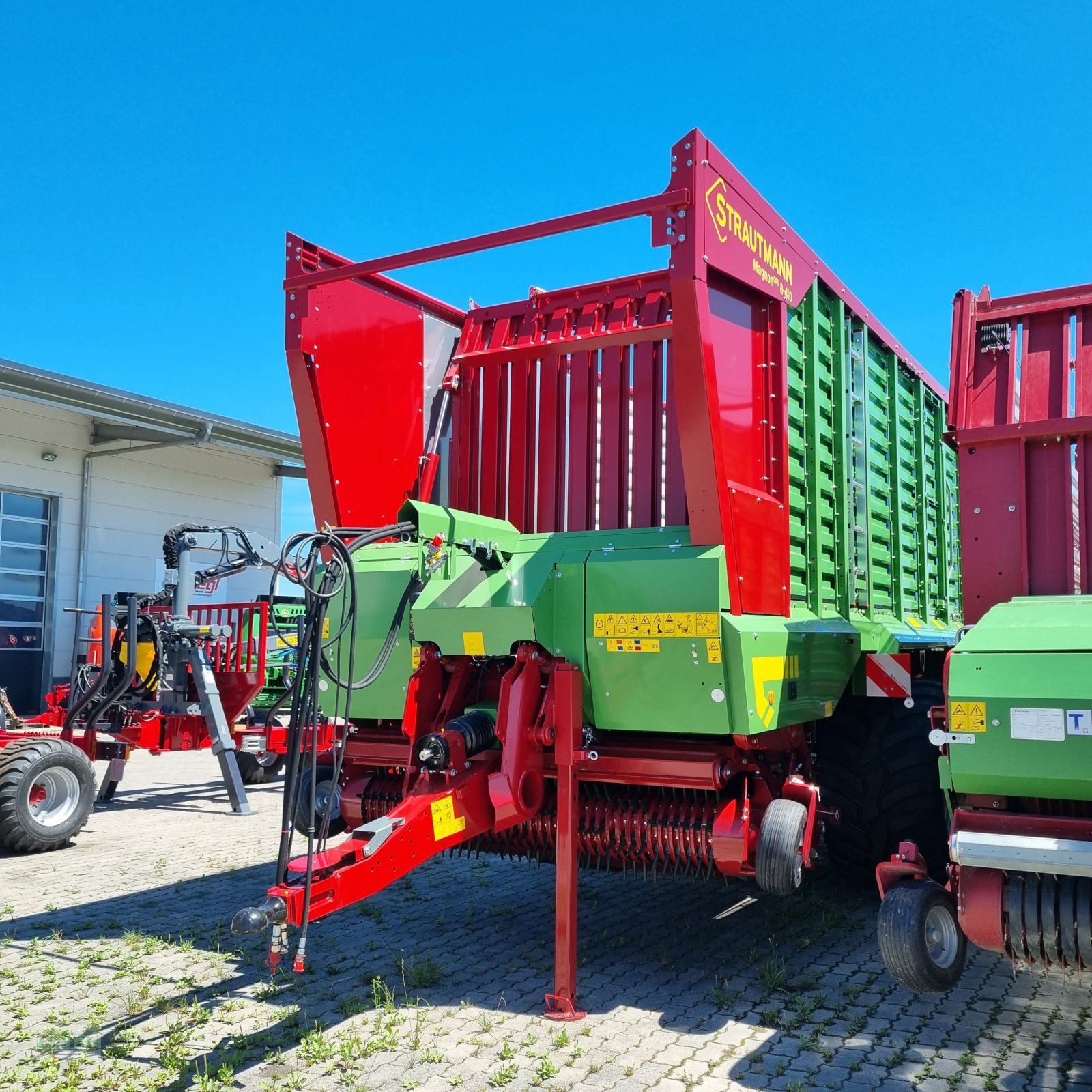 Ladewagen des Typs Strautmann Magnon CFS 8-410, Neumaschine in Bruckmühl (Bild 2)