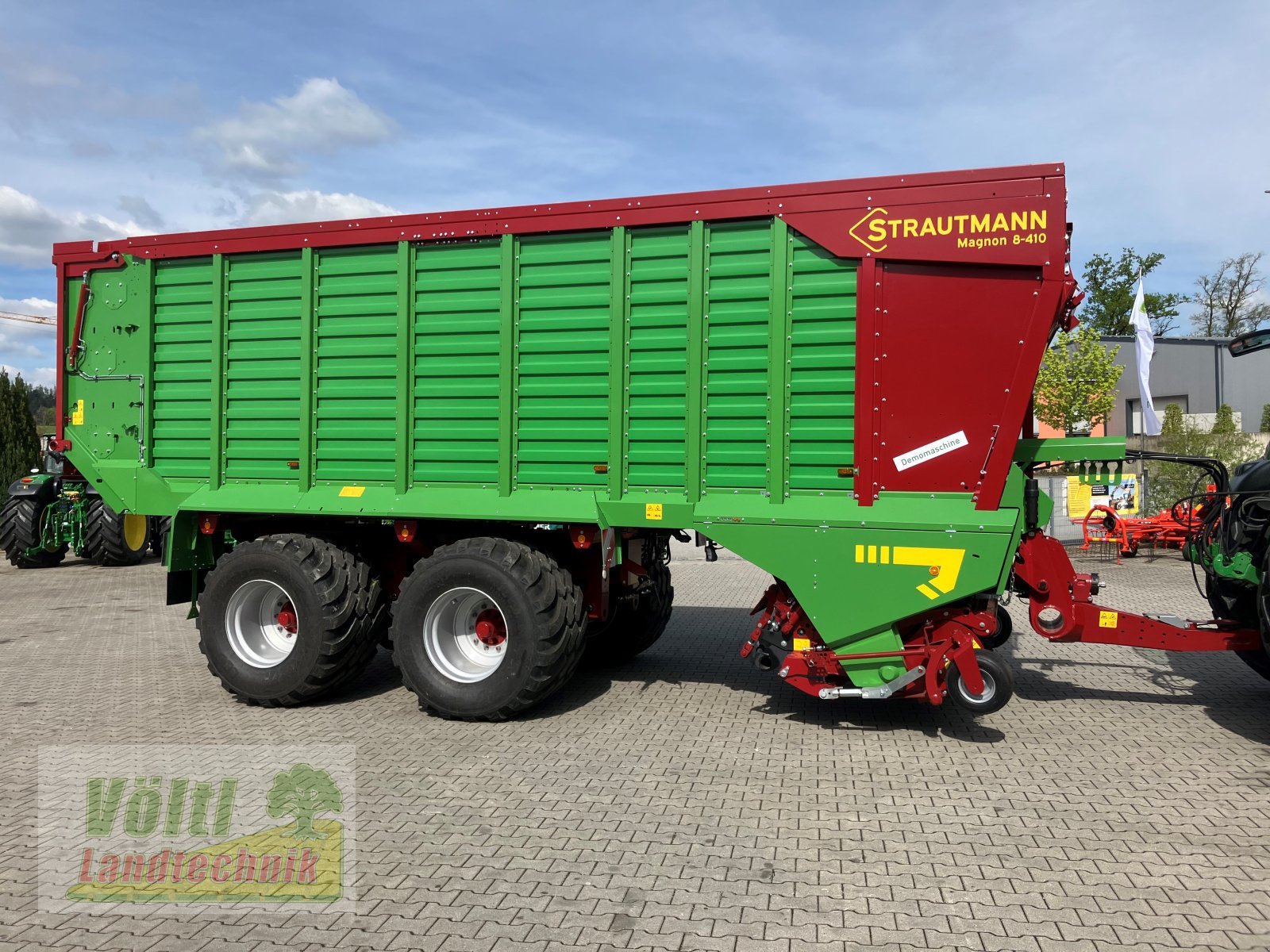 Ladewagen des Typs Strautmann Magnon CFS 8-410, Neumaschine in Hutthurm bei Passau (Bild 1)