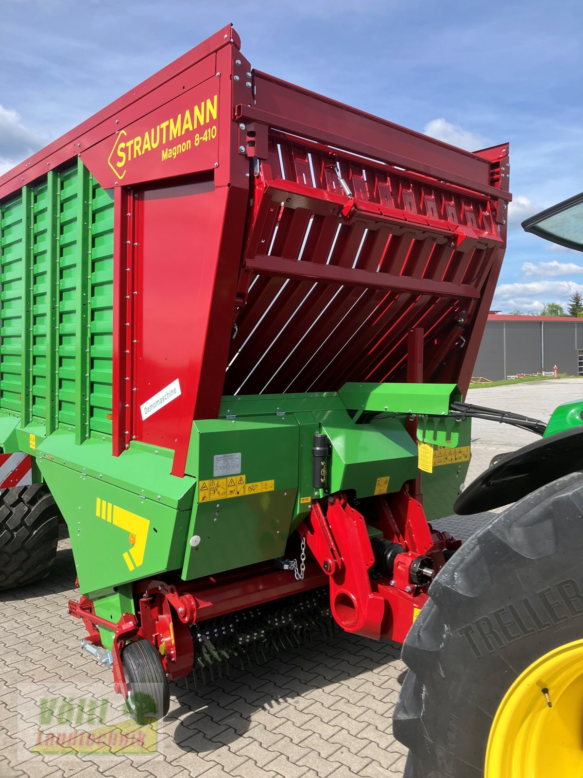 Ladewagen des Typs Strautmann Magnon CFS 8-410, Neumaschine in Hutthurm bei Passau (Bild 2)