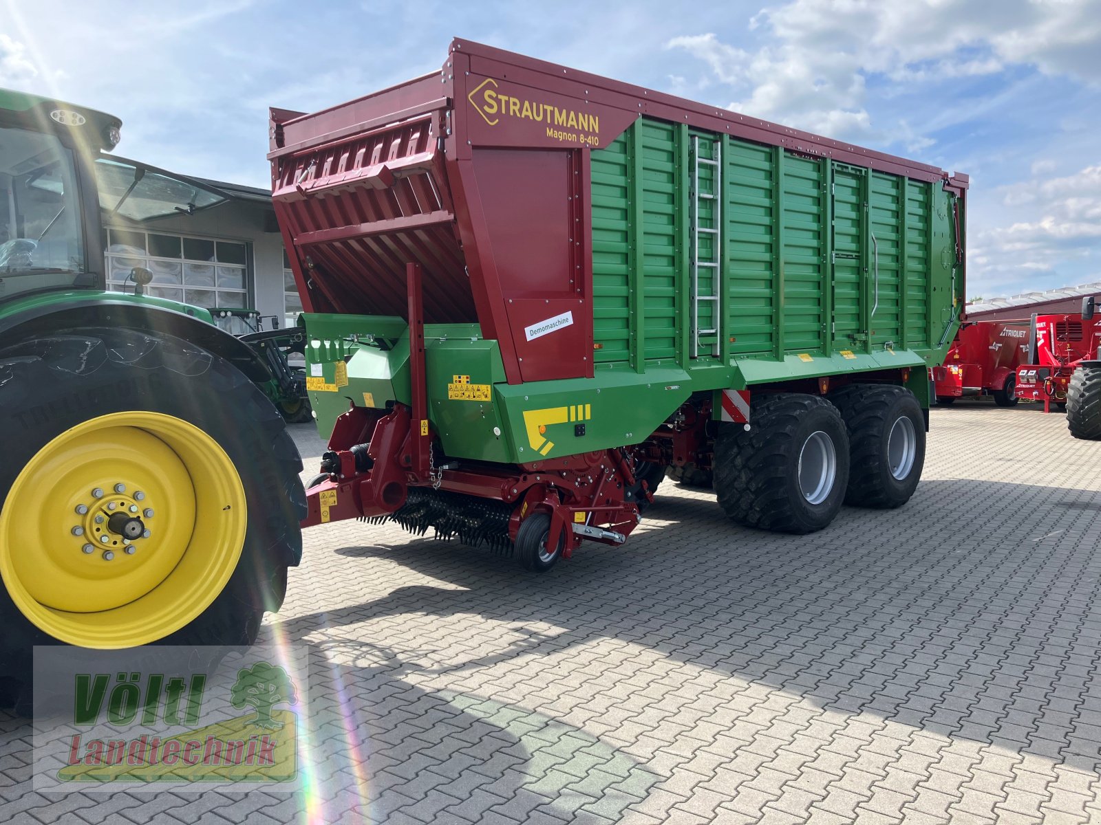 Ladewagen des Typs Strautmann Magnon CFS 8-410, Neumaschine in Hutthurm bei Passau (Bild 5)