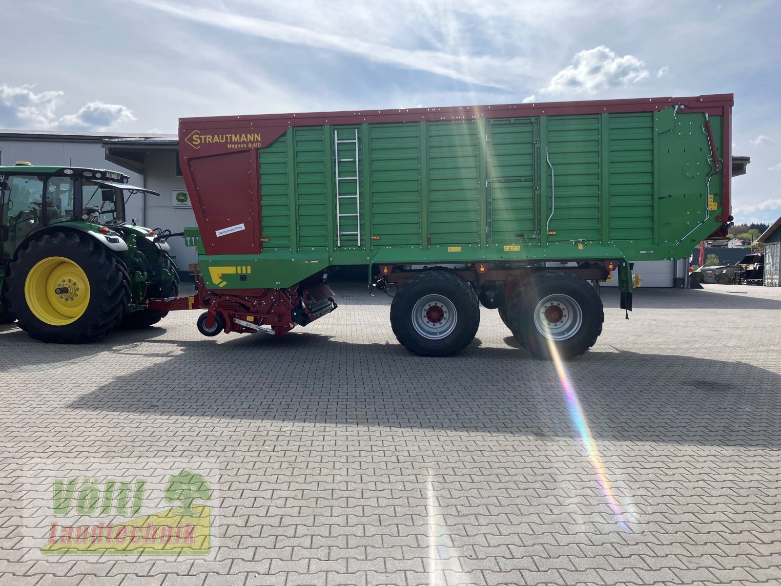 Ladewagen des Typs Strautmann Magnon CFS 8-410, Neumaschine in Hutthurm bei Passau (Bild 9)