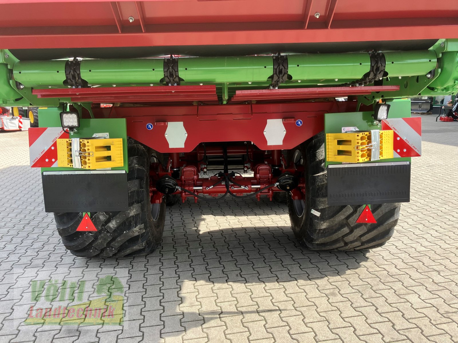 Ladewagen des Typs Strautmann Magnon CFS 8-410, Neumaschine in Hutthurm bei Passau (Bild 11)