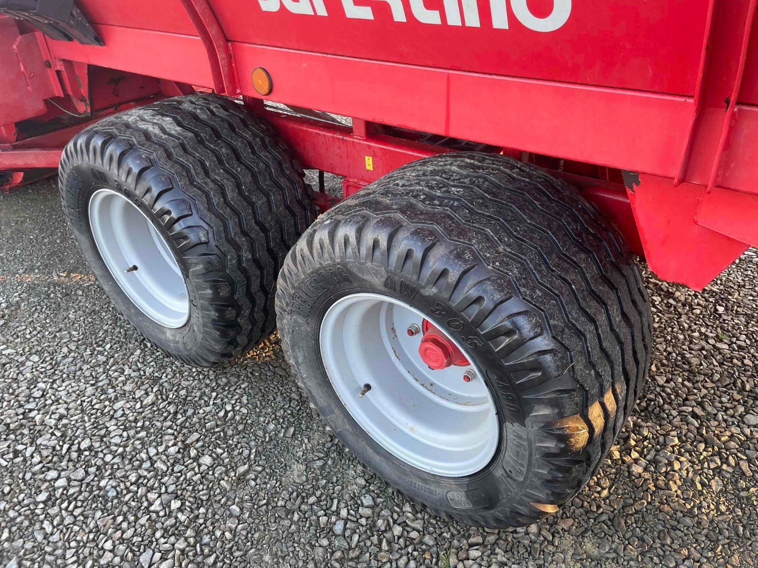 Ladewagen van het type Supertino Autochargeuse CA702S . Supertino, Gebrauchtmaschine in SAINT CLAIR SUR ELLE (Foto 11)