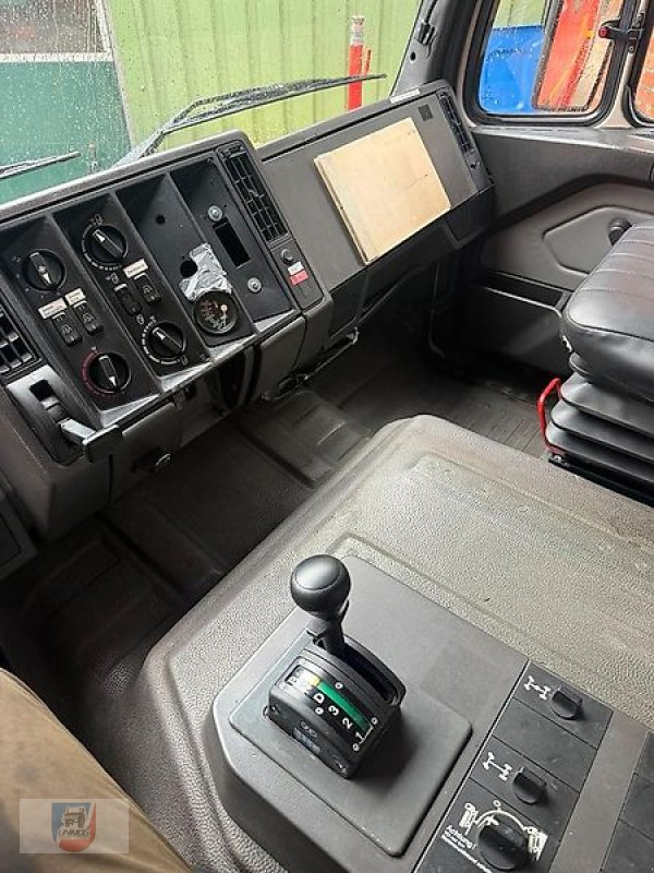 Lagerhalle des Typs Mercedes-Benz 1224 AF TLF16 Feuerwehr Automatik Allrad Expedition, Gebrauchtmaschine in Fitzen (Bild 16)