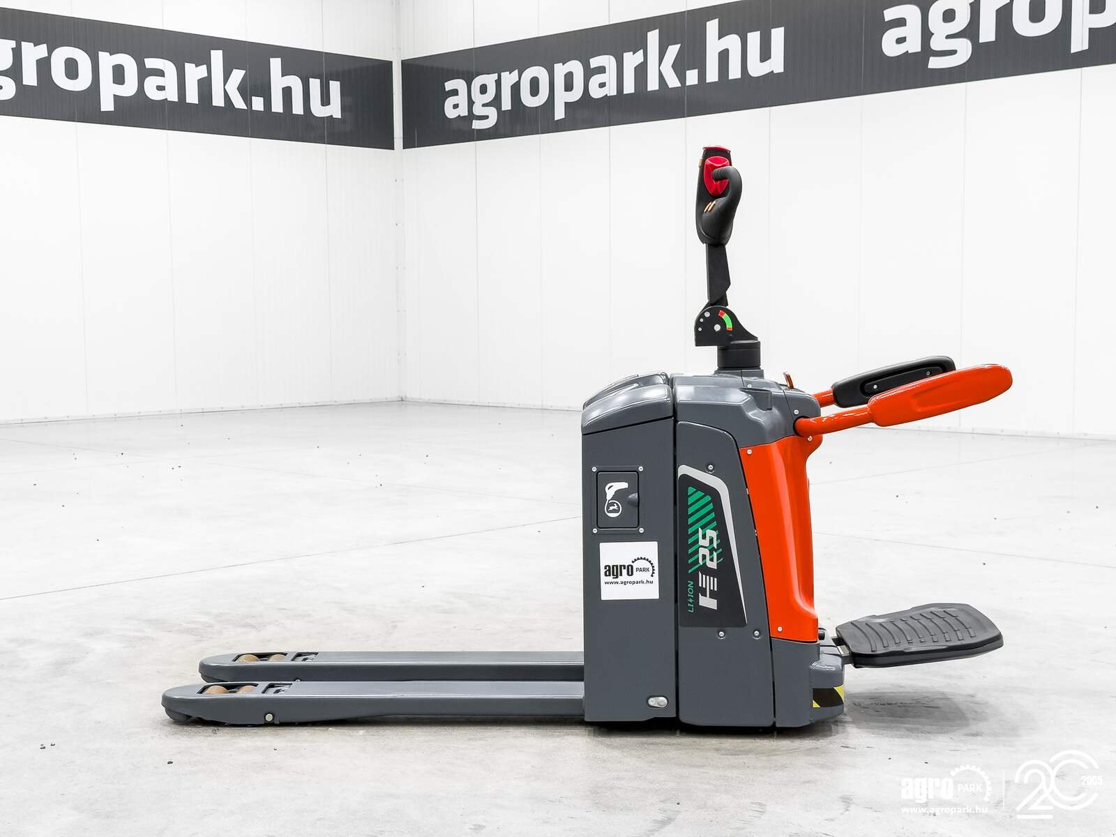 Lagertechnik & Stapeln типа Heli 2,5 ton high-performance Li-ion electric pallet truck with folding platform, Gebrauchtmaschine в Csengele (Фотография 5)