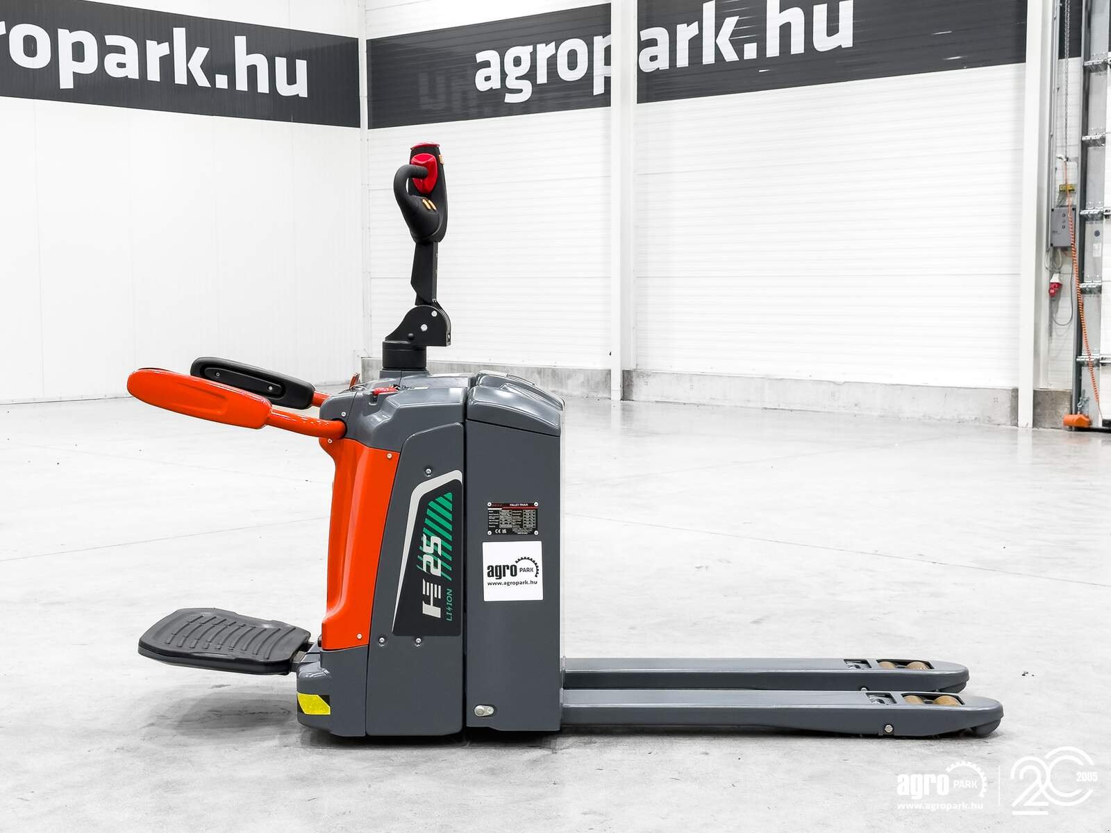 Lagertechnik & Stapeln типа Heli 2,5 ton high-performance Li-ion electric pallet truck with folding platform, Gebrauchtmaschine в Csengele (Фотография 8)
