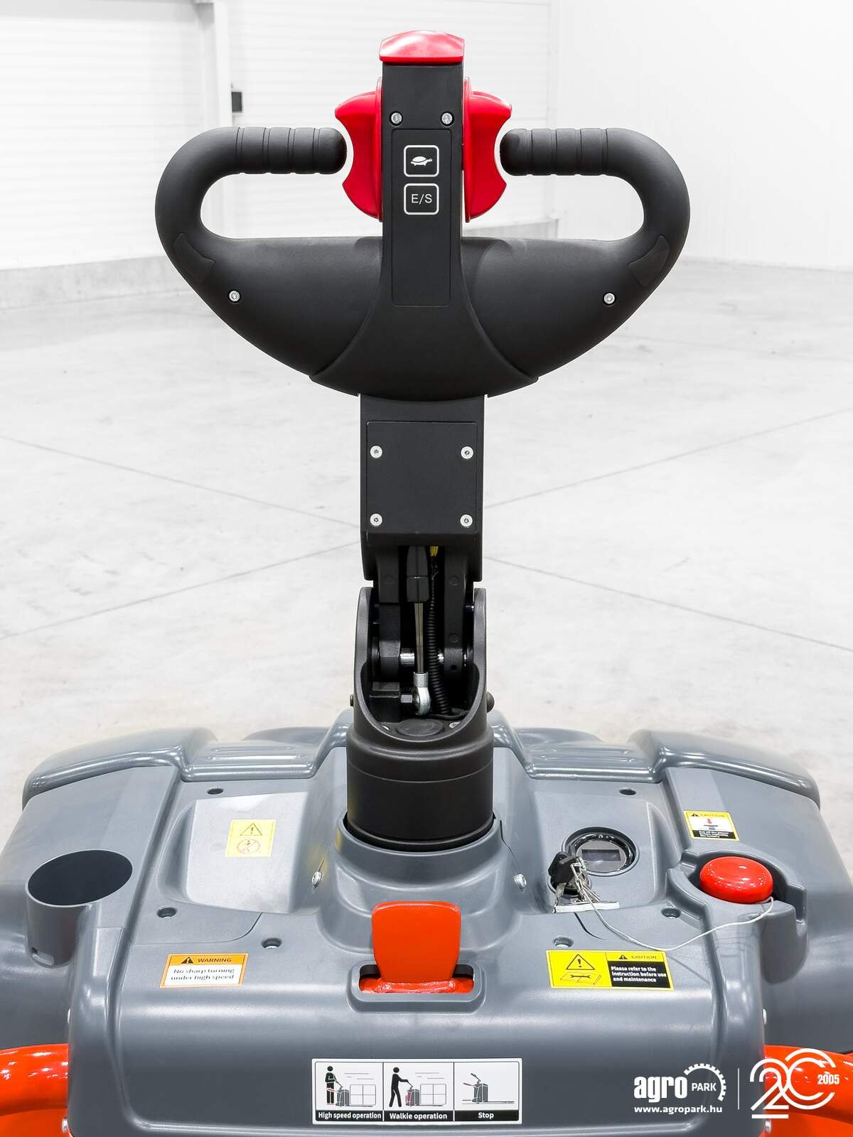 Lagertechnik & Stapeln типа Heli 2,5 ton high-performance Li-ion electric pallet truck with folding platform, Gebrauchtmaschine в Csengele (Фотография 14)