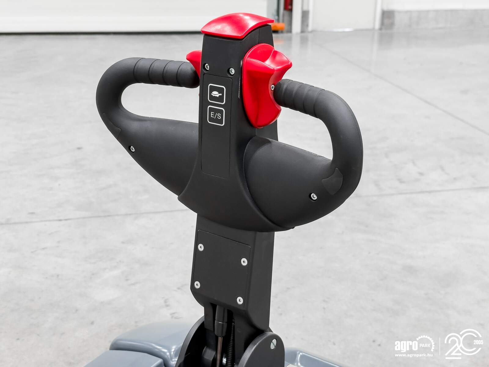 Lagertechnik & Stapeln типа Heli 2,5 ton high-performance Li-ion electric pallet truck with folding platform, Gebrauchtmaschine в Csengele (Фотография 15)