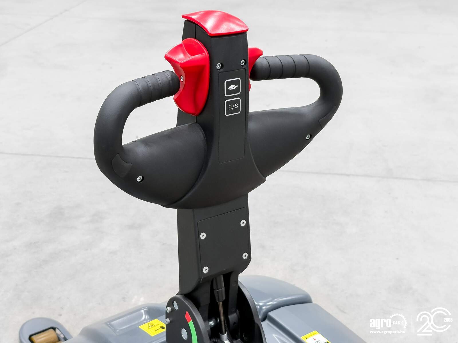 Lagertechnik & Stapeln типа Heli 2,5 ton high-performance Li-ion electric pallet truck with folding platform, Gebrauchtmaschine в Csengele (Фотография 16)