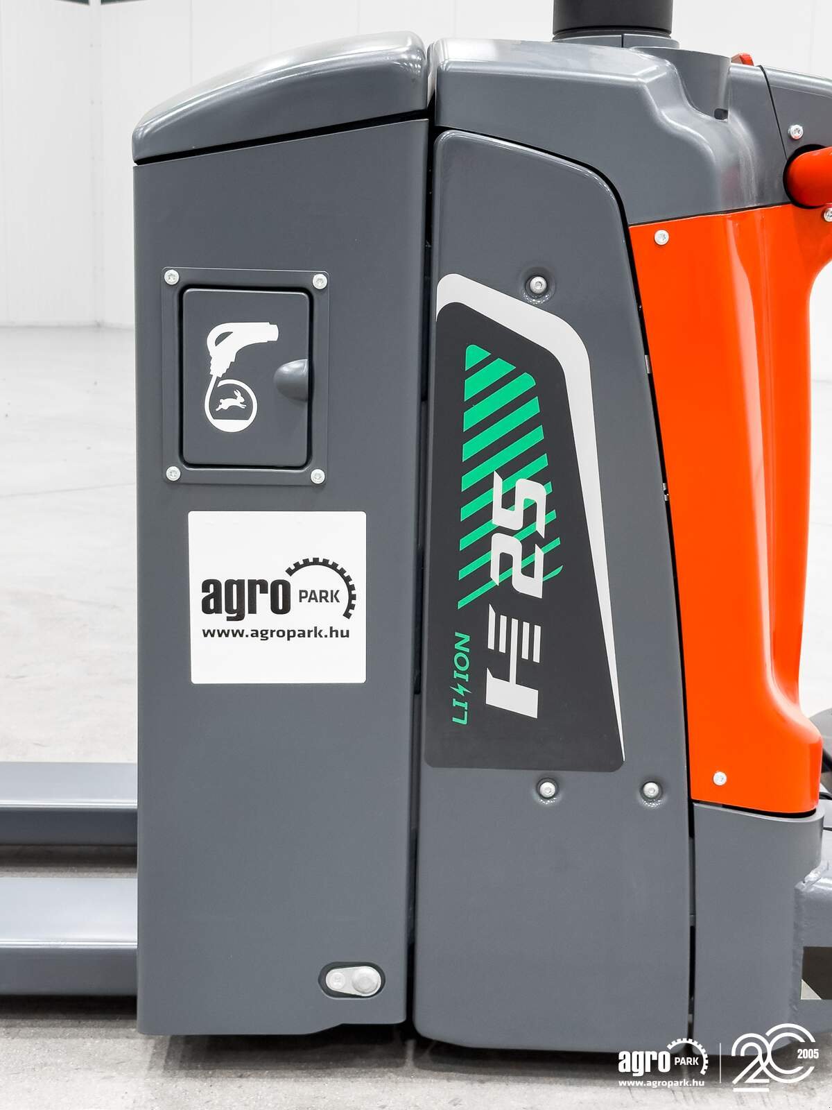 Lagertechnik & Stapeln типа Heli 2,5 ton high-performance Li-ion electric pallet truck with folding platform, Gebrauchtmaschine в Csengele (Фотография 18)